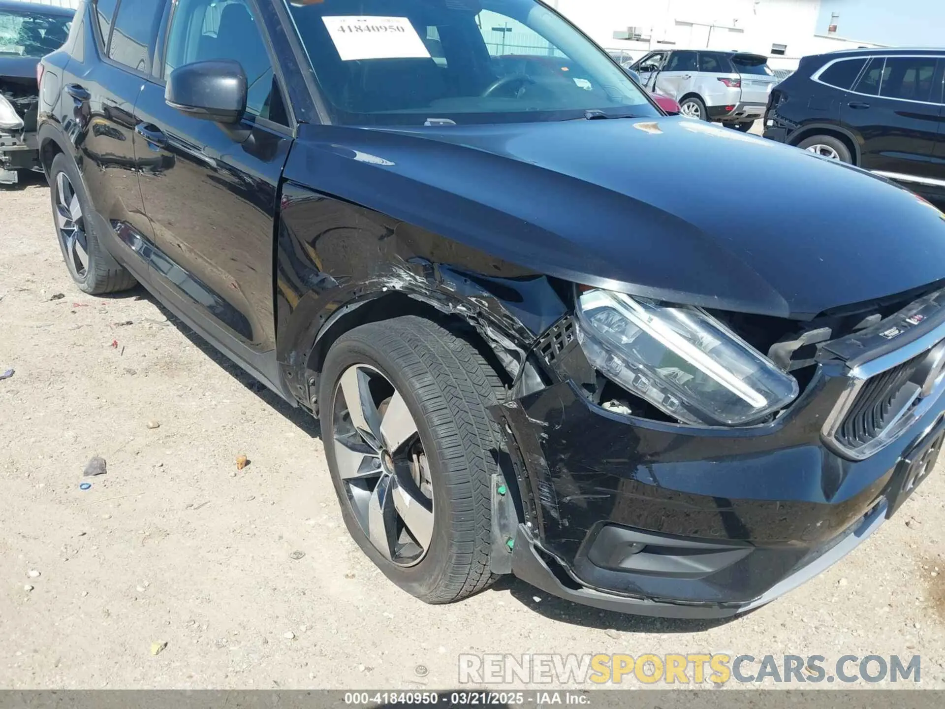 6 Photograph of a damaged car YV4162UK3M2415542 VOLVO XC40 2021