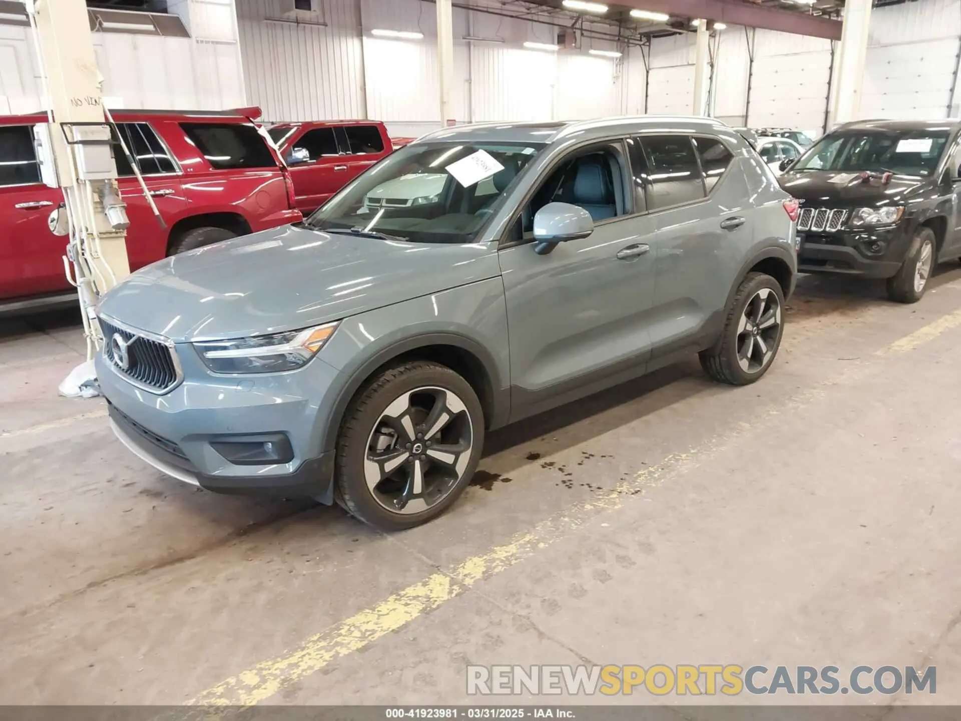 2 Photograph of a damaged car YV4162UK3M2416447 VOLVO XC40 2021