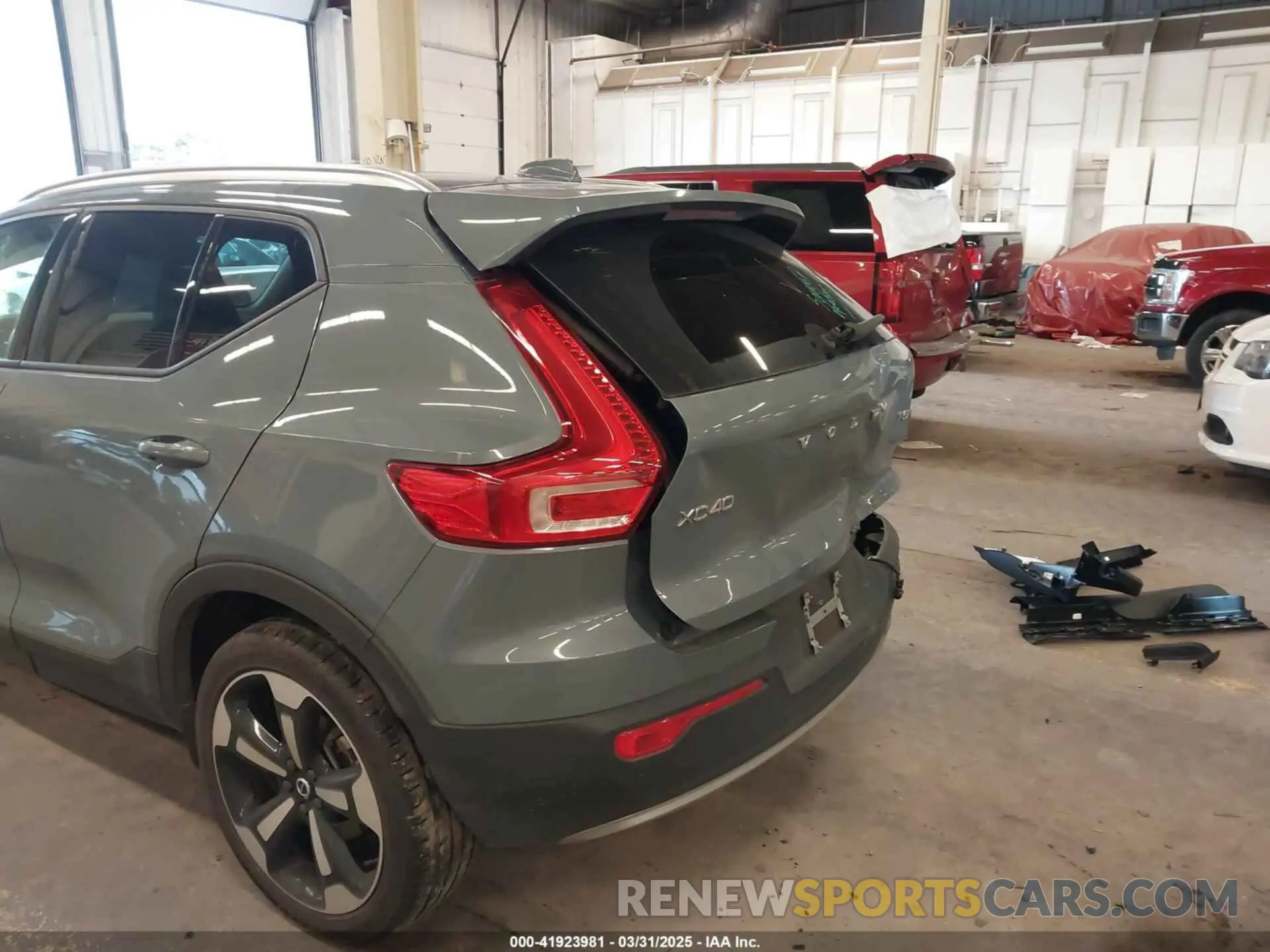 6 Photograph of a damaged car YV4162UK3M2416447 VOLVO XC40 2021