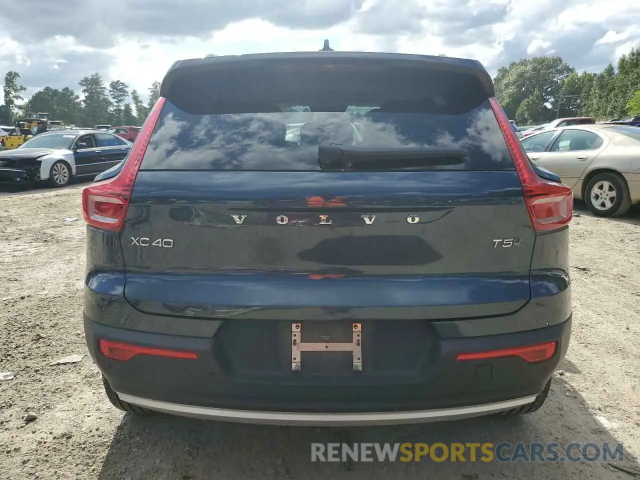 6 Photograph of a damaged car YV4162UK3M2451487 VOLVO XC40 2021