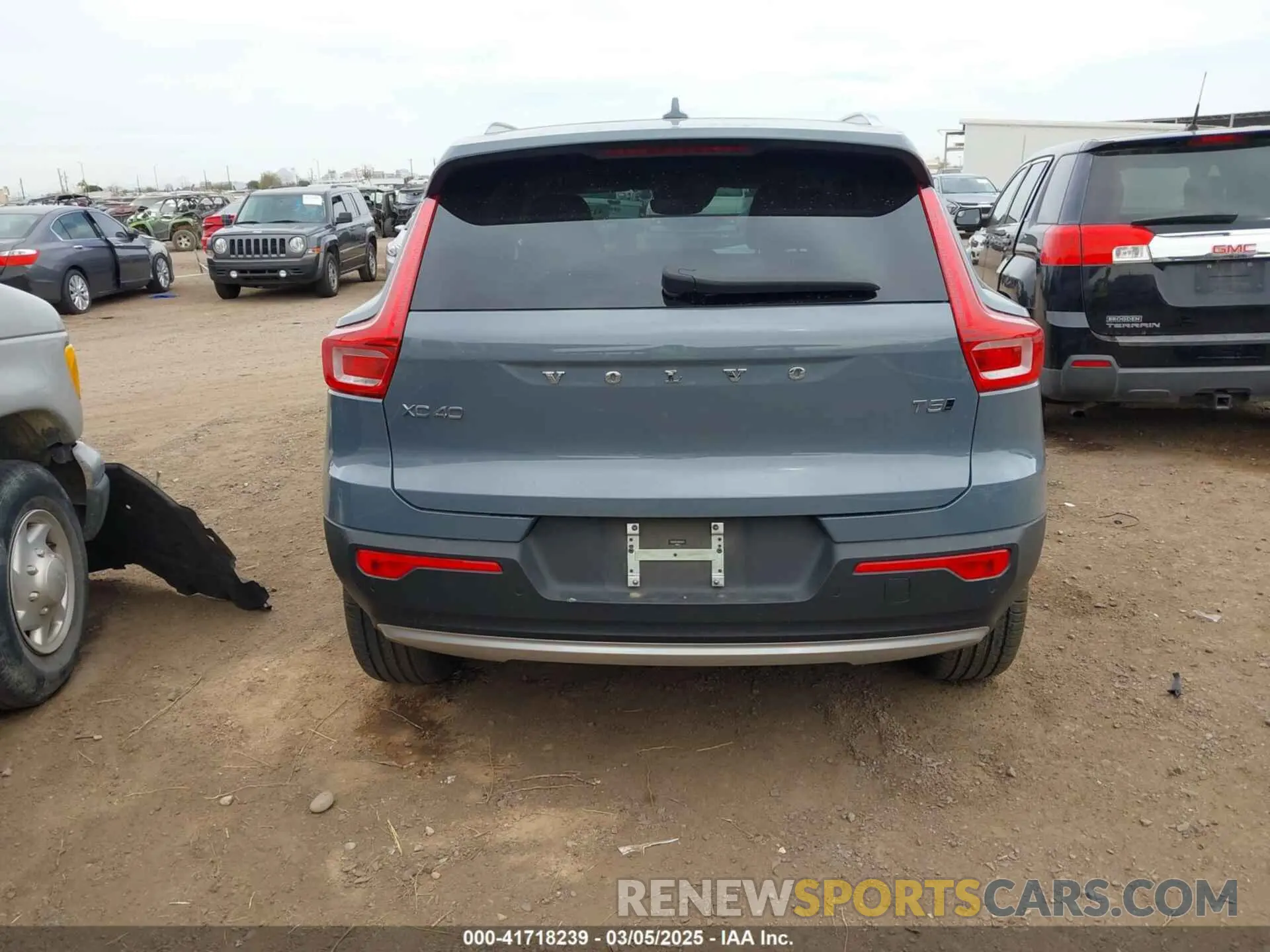 15 Photograph of a damaged car YV4162UK3M2473571 VOLVO XC40 2021