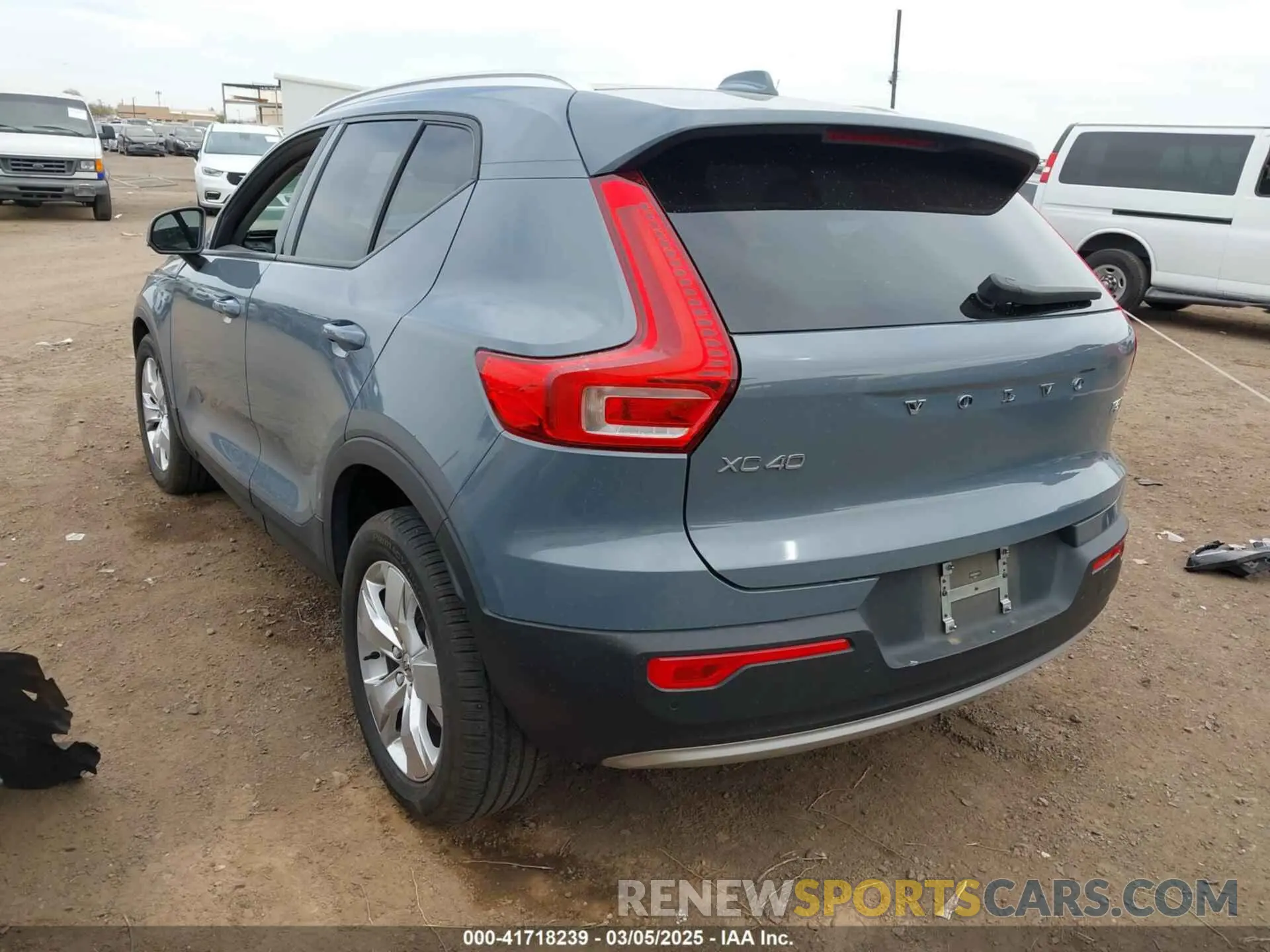 3 Photograph of a damaged car YV4162UK3M2473571 VOLVO XC40 2021