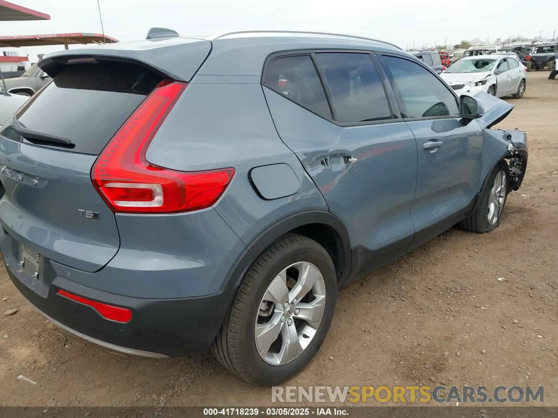 4 Photograph of a damaged car YV4162UK3M2473571 VOLVO XC40 2021