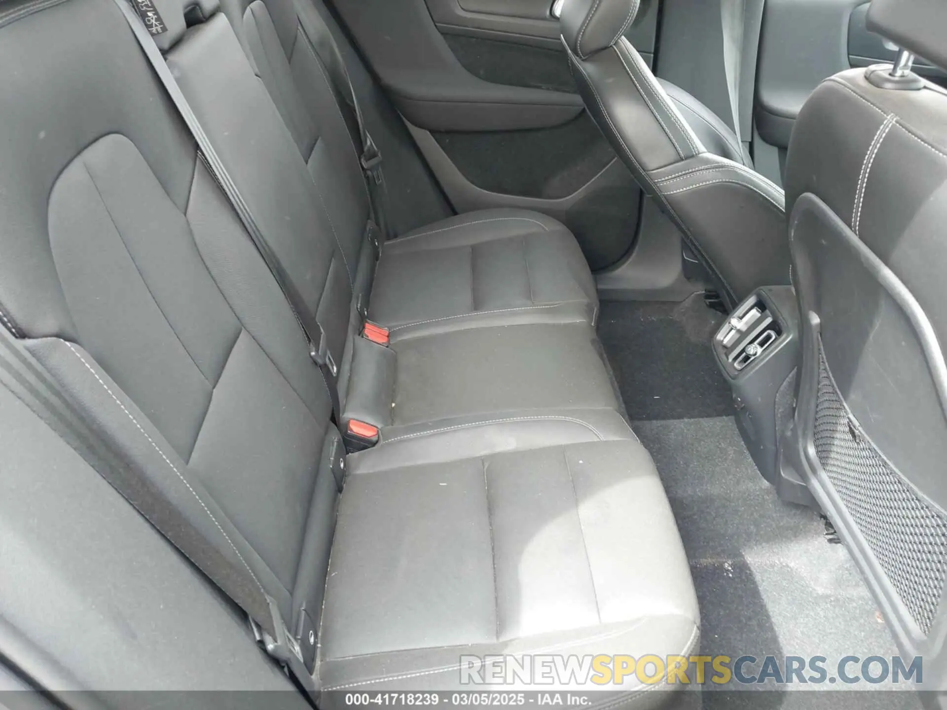 8 Photograph of a damaged car YV4162UK3M2473571 VOLVO XC40 2021