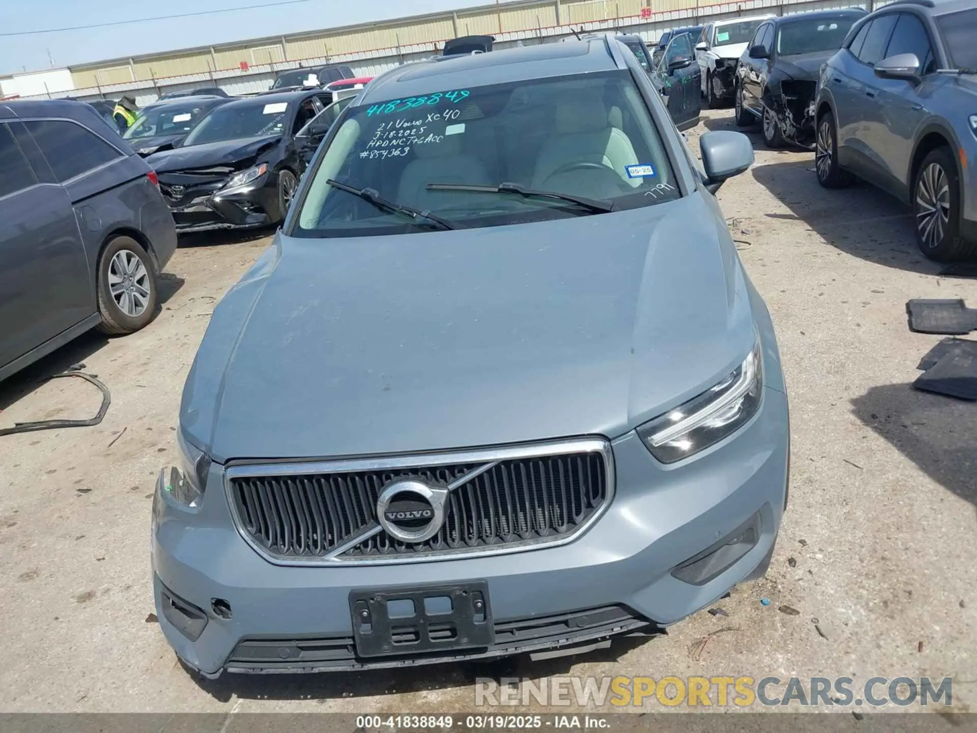 12 Photograph of a damaged car YV4162UK4M2477791 VOLVO XC40 2021
