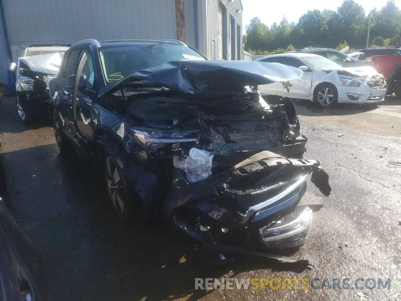 1 Photograph of a damaged car YV4162UK4M2539299 VOLVO XC40 2021