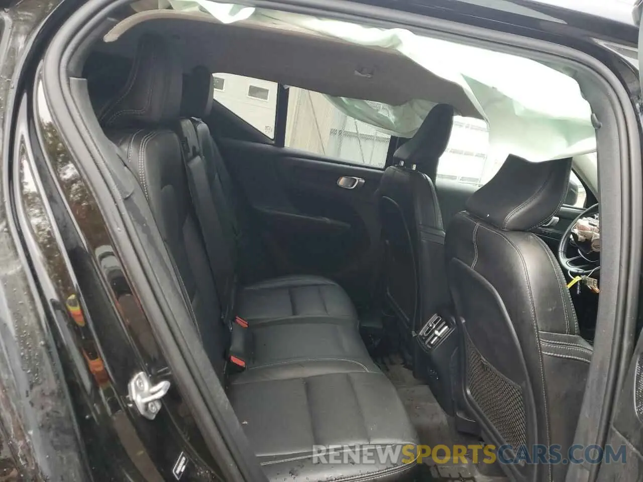 11 Photograph of a damaged car YV4162UK5M2422718 VOLVO XC40 2021