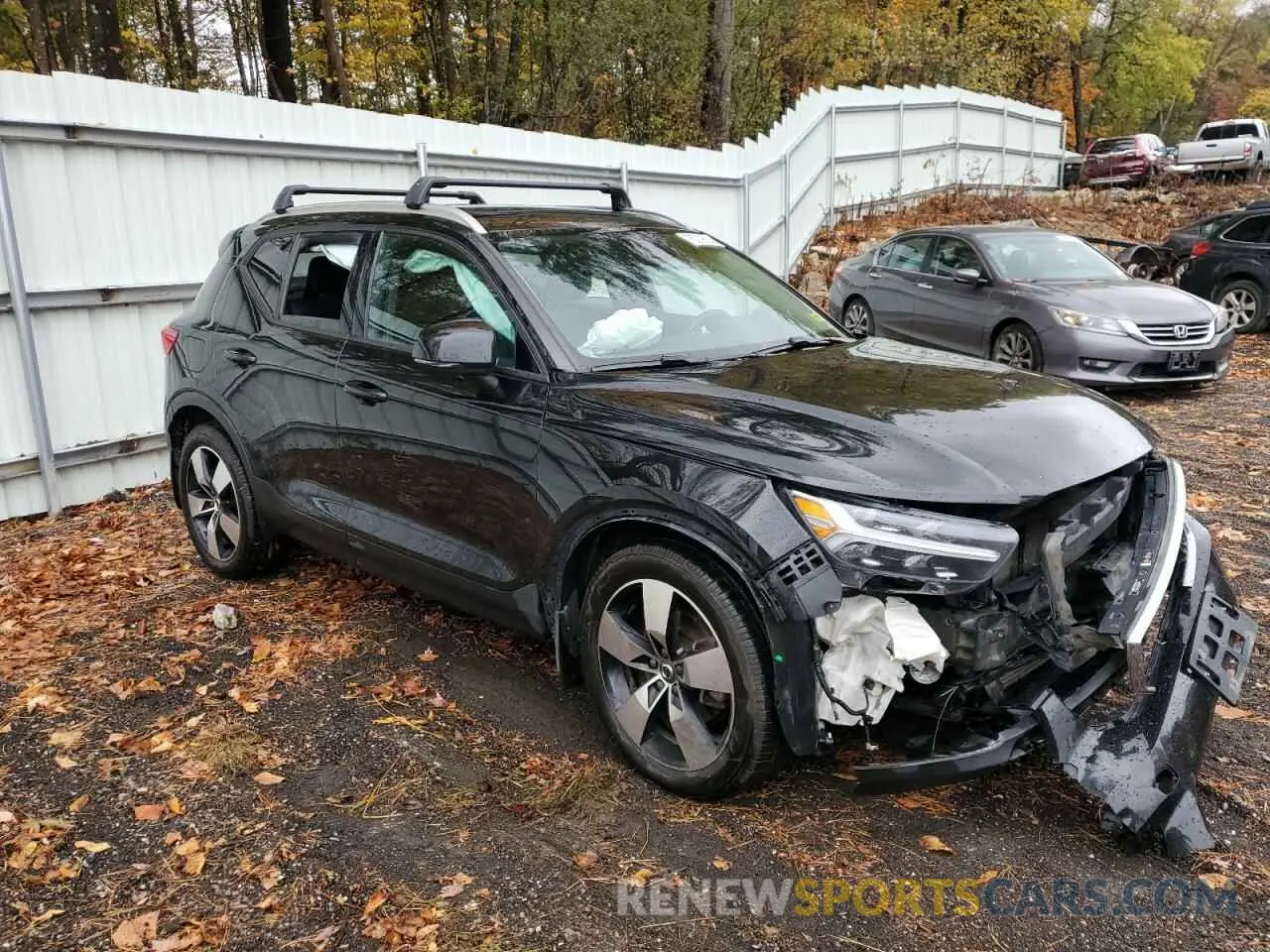 4 Photograph of a damaged car YV4162UK5M2422718 VOLVO XC40 2021