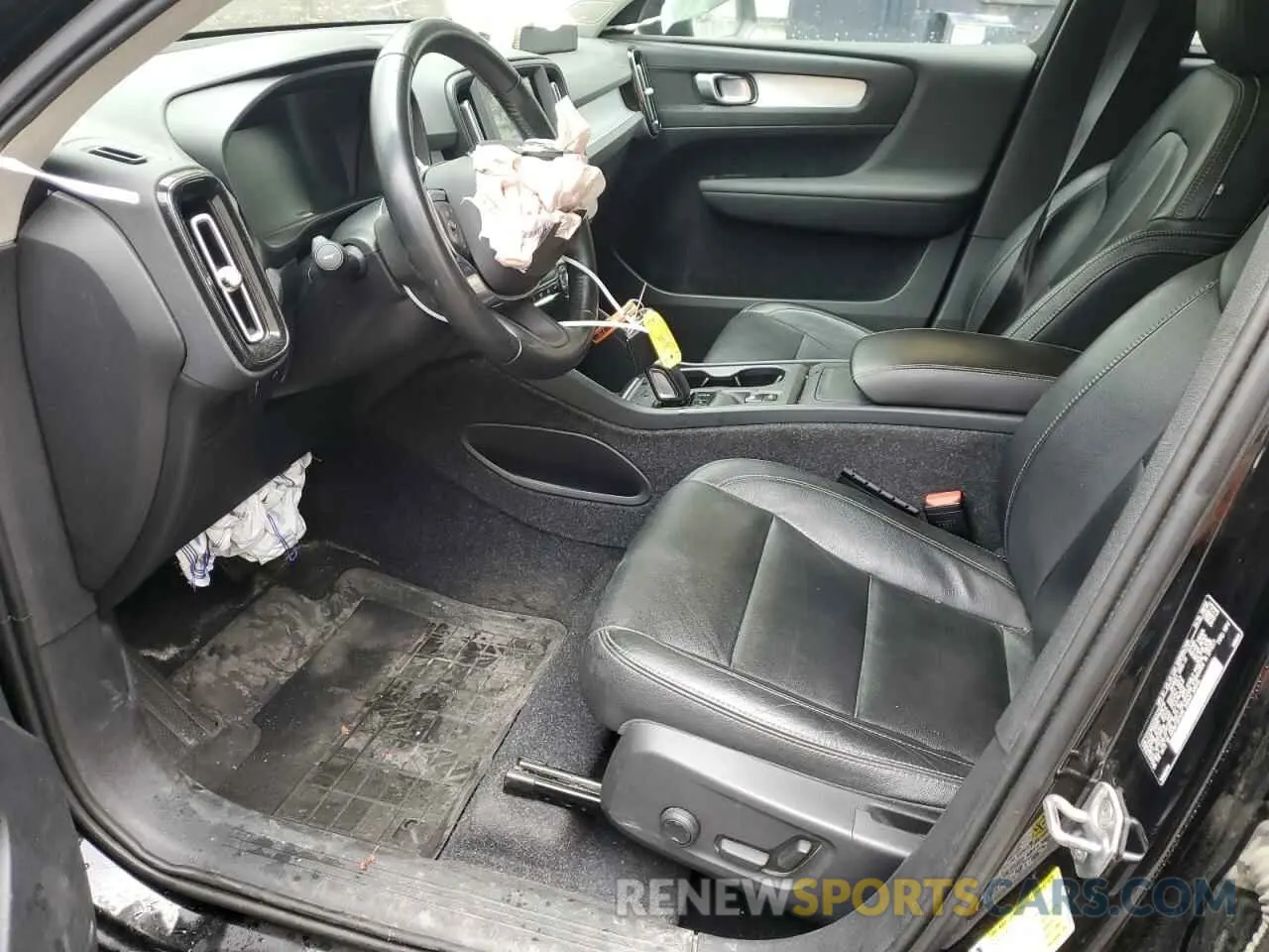 7 Photograph of a damaged car YV4162UK5M2422718 VOLVO XC40 2021