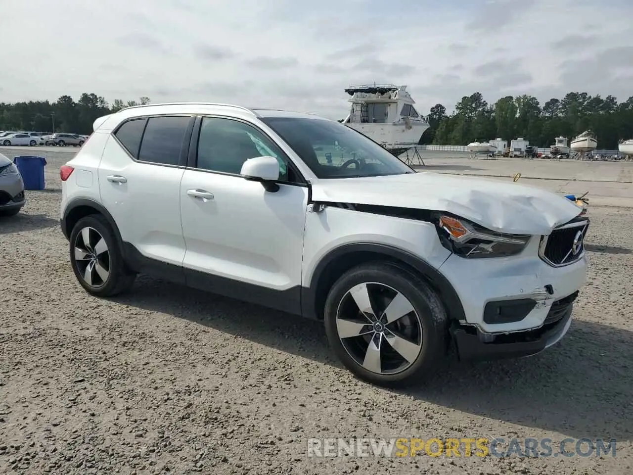 4 Photograph of a damaged car YV4162UK5M2439826 VOLVO XC40 2021