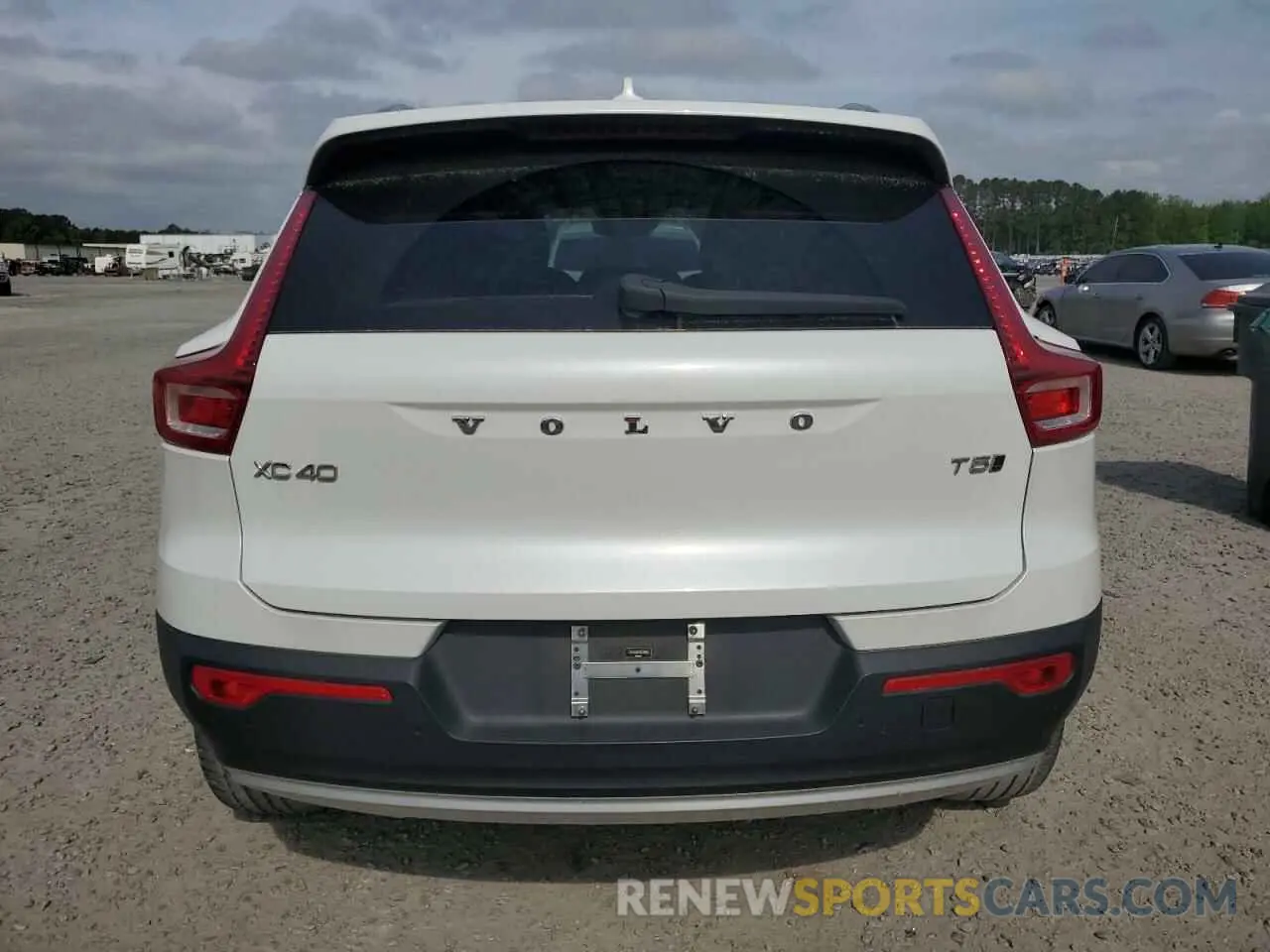 6 Photograph of a damaged car YV4162UK5M2439826 VOLVO XC40 2021