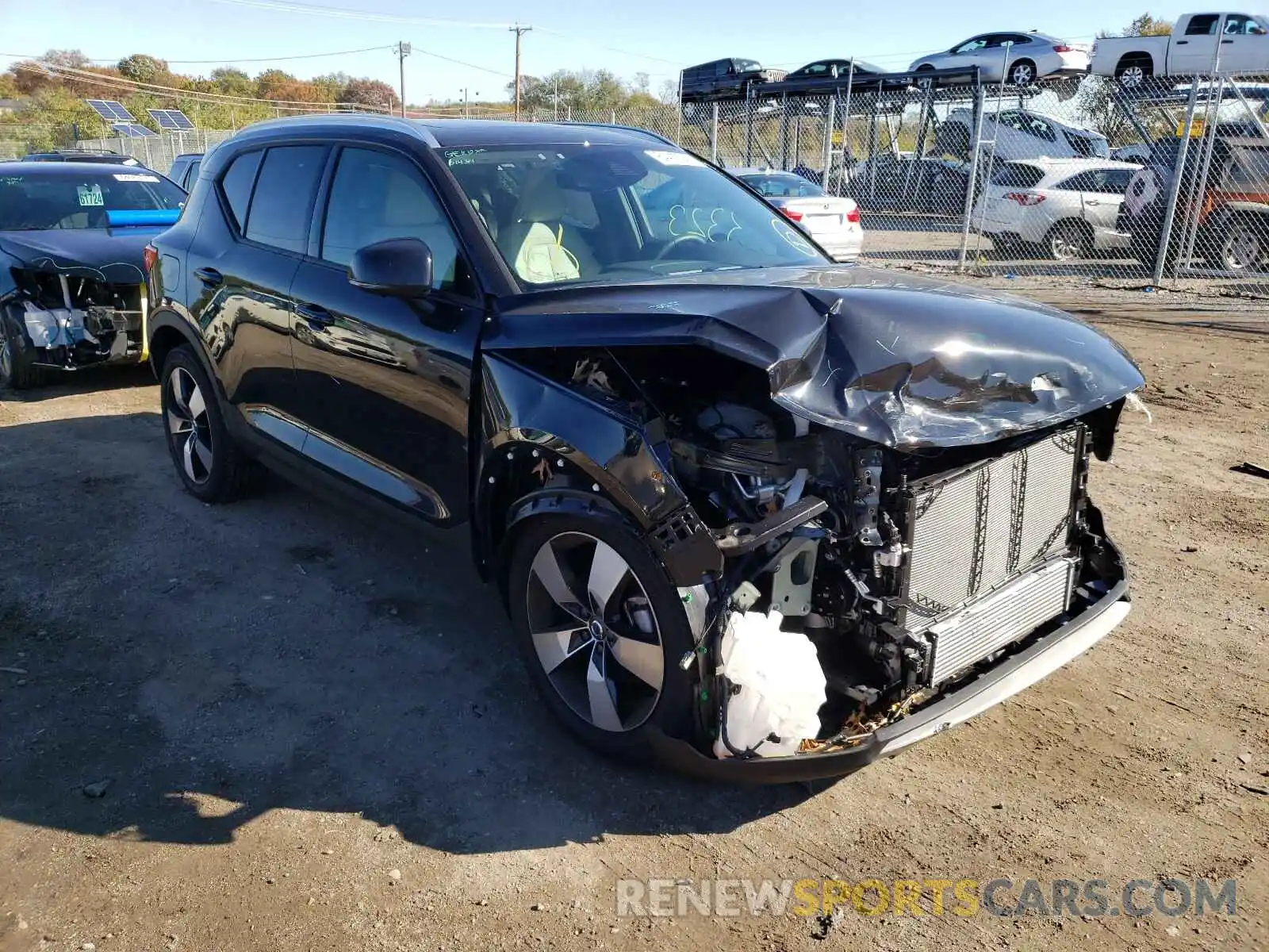 1 Photograph of a damaged car YV4162UK5M2562932 VOLVO XC40 2021