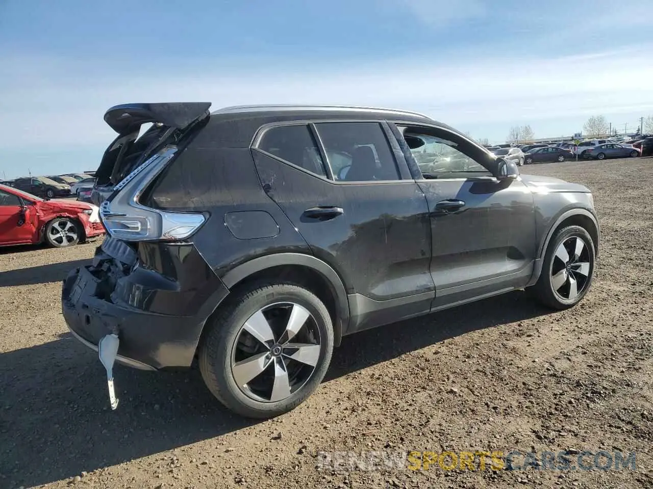 3 Photograph of a damaged car YV4162UK6M2423599 VOLVO XC40 2021