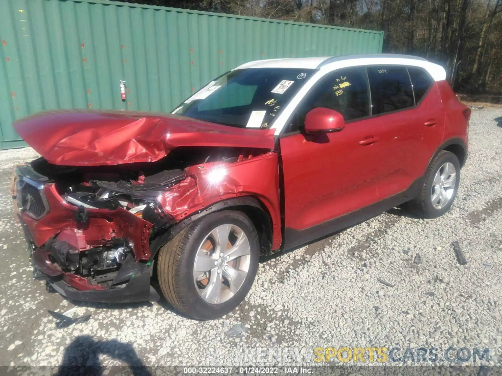 2 Photograph of a damaged car YV4162UK7M2481253 VOLVO XC40 2021