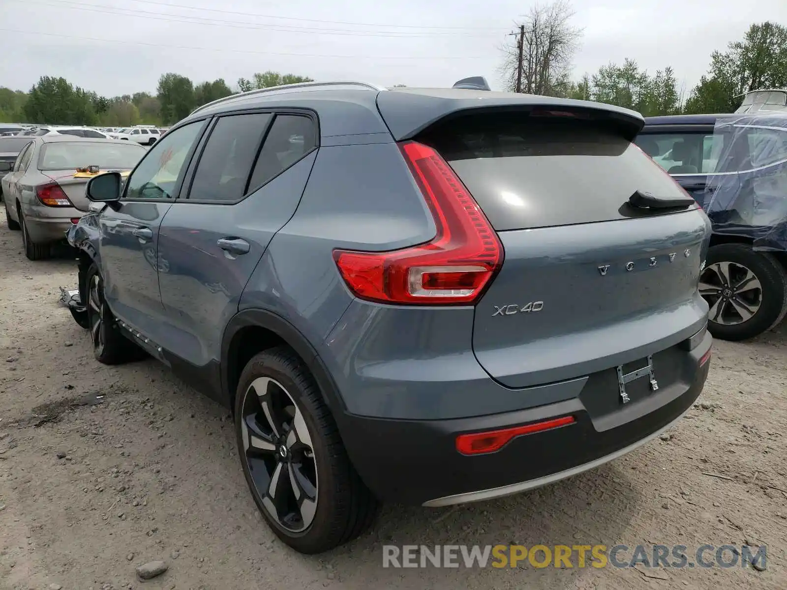 3 Photograph of a damaged car YV4162UK8M2445085 VOLVO XC40 2021