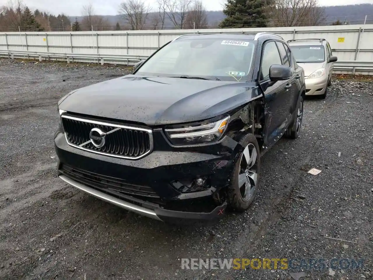 2 Photograph of a damaged car YV4162UK8M2540522 VOLVO XC40 2021