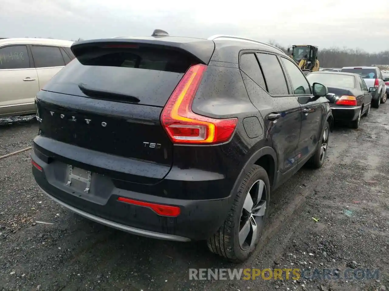 4 Photograph of a damaged car YV4162UK8M2540522 VOLVO XC40 2021