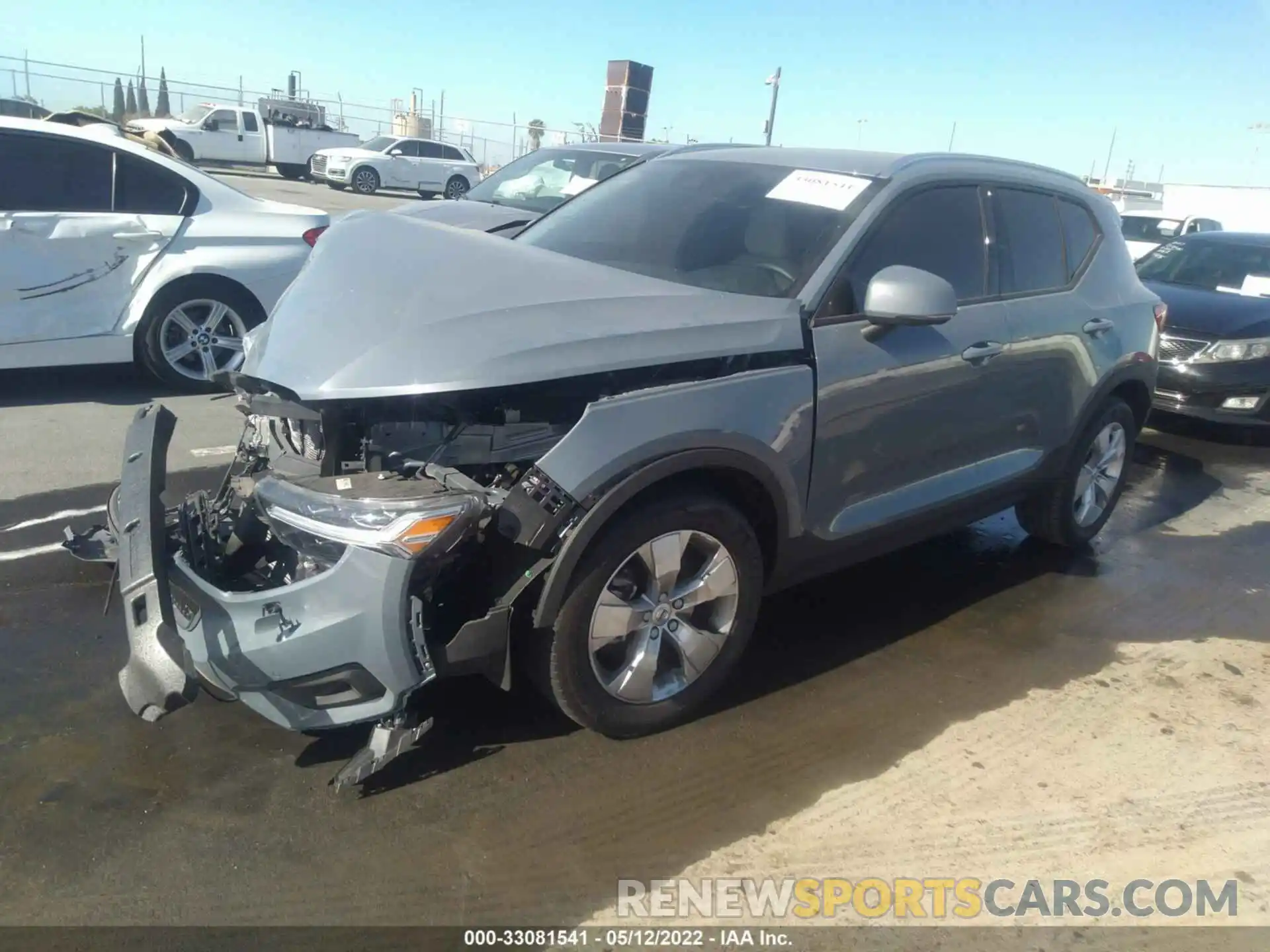 2 Photograph of a damaged car YV4162UK8M2604347 VOLVO XC40 2021