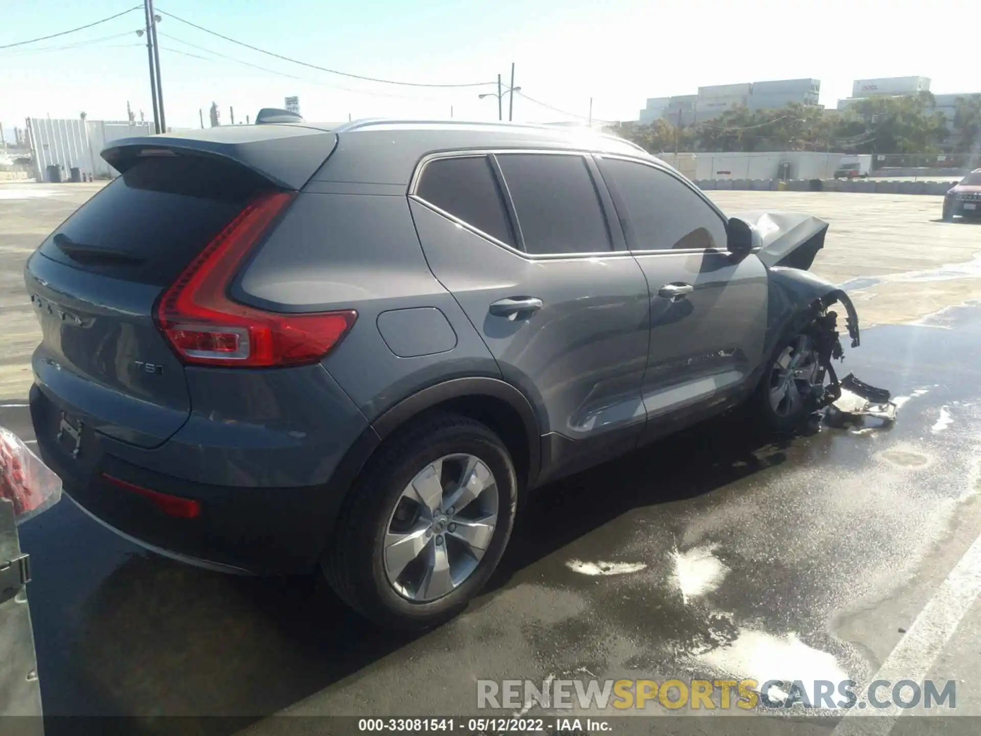 4 Photograph of a damaged car YV4162UK8M2604347 VOLVO XC40 2021