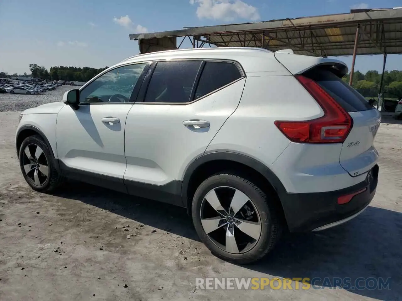 2 Photograph of a damaged car YV4162UK9M2432426 VOLVO XC40 2021