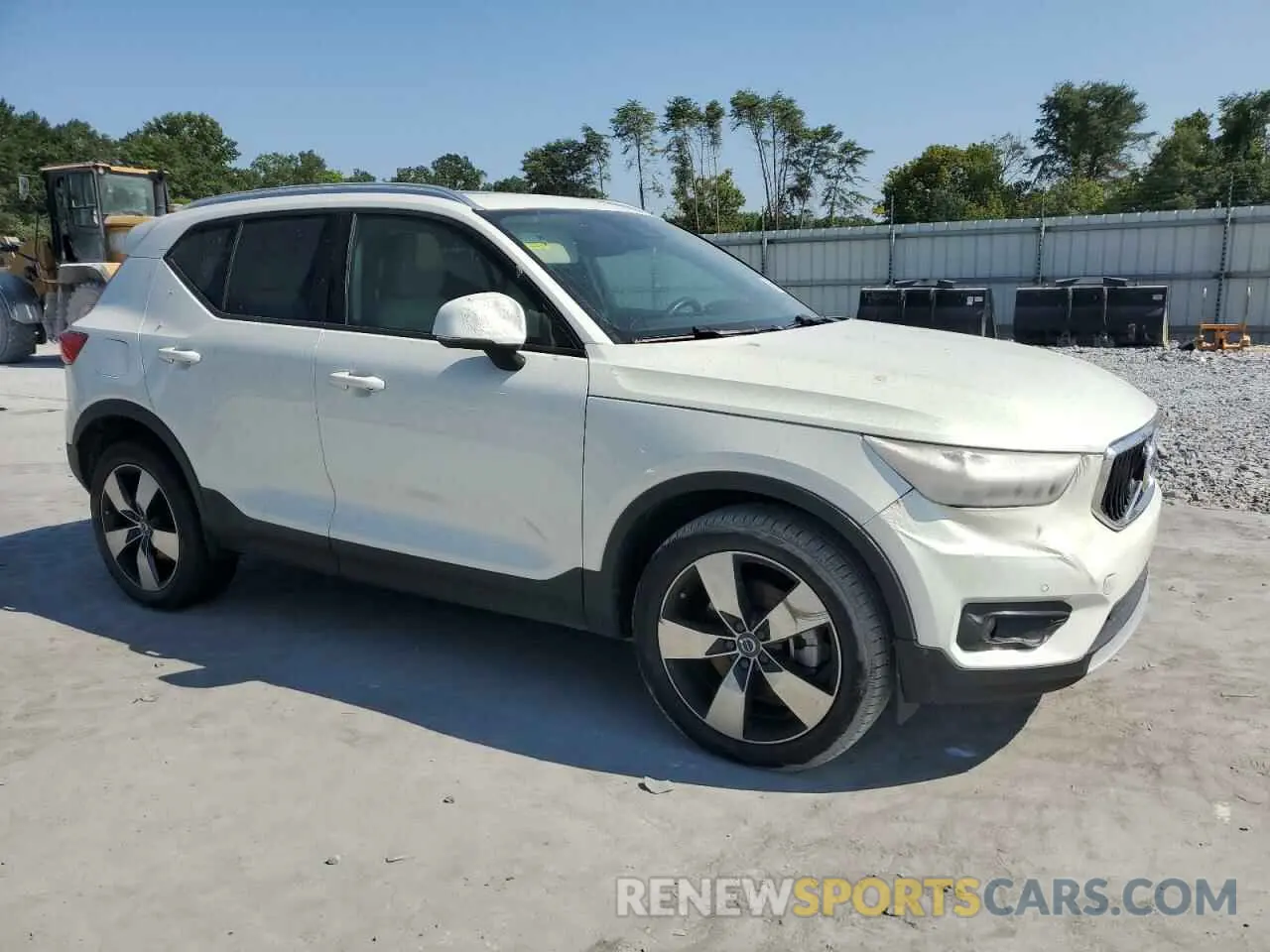 4 Photograph of a damaged car YV4162UK9M2432426 VOLVO XC40 2021