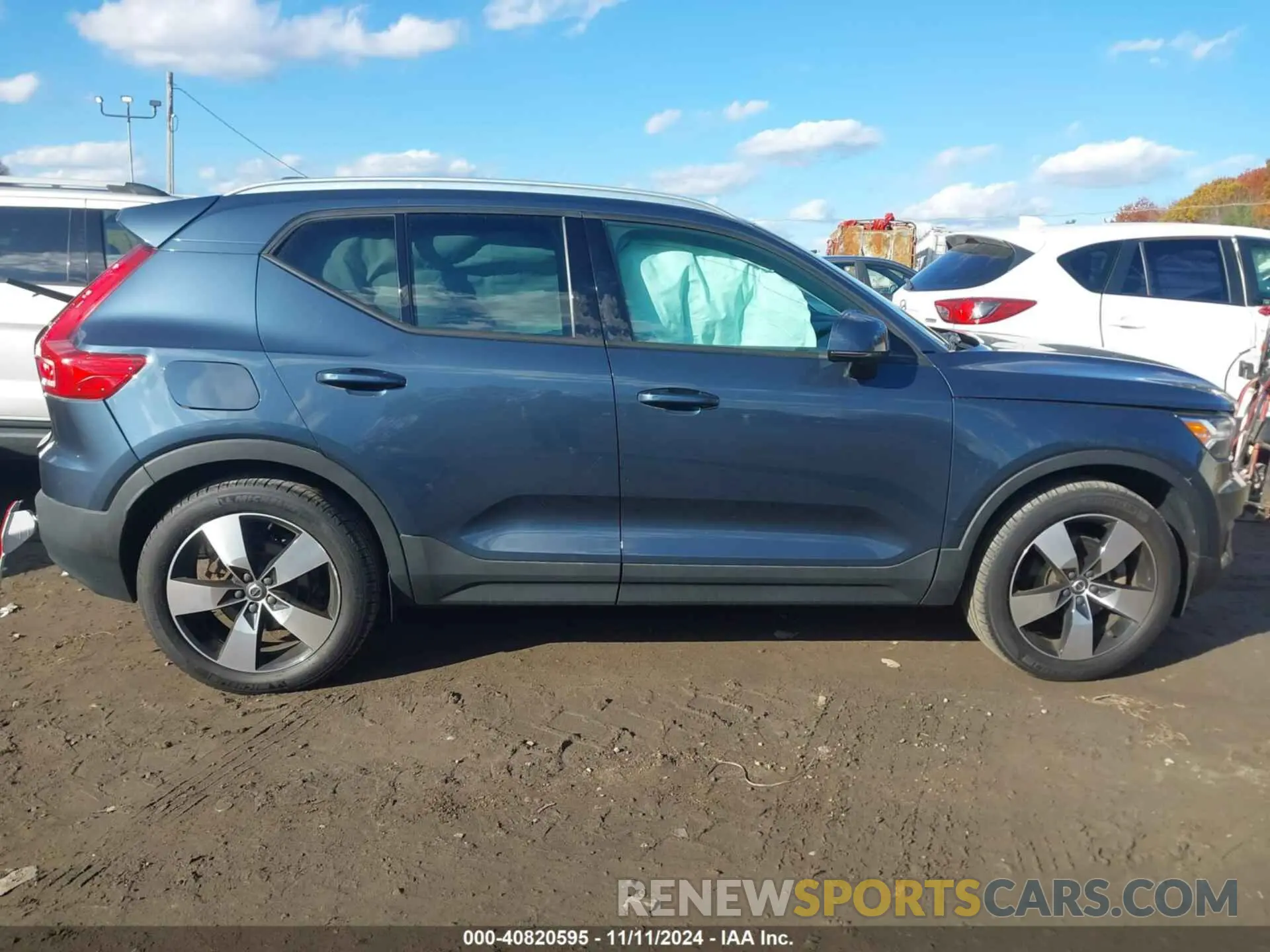 13 Photograph of a damaged car YV4162UK9M2575165 VOLVO XC40 2021