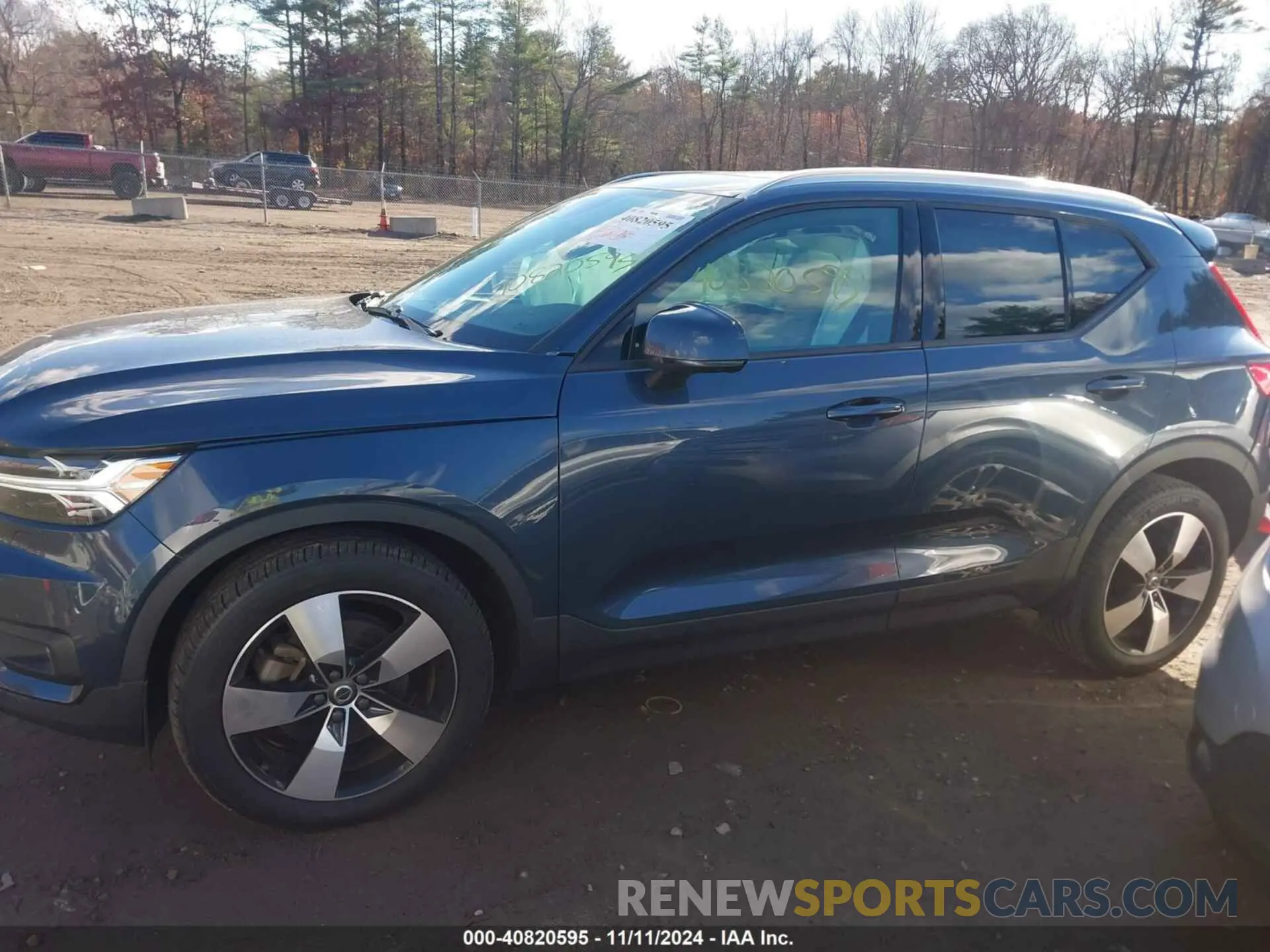 14 Photograph of a damaged car YV4162UK9M2575165 VOLVO XC40 2021
