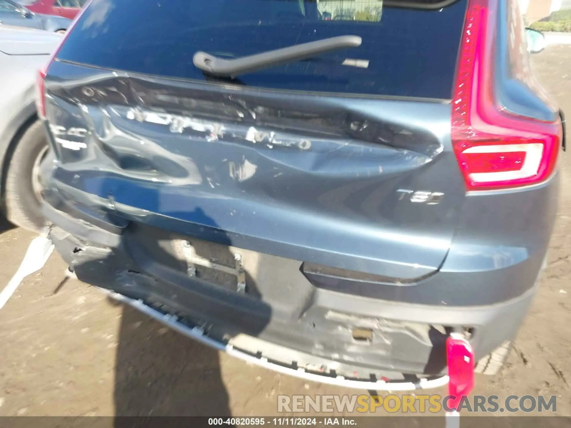 6 Photograph of a damaged car YV4162UK9M2575165 VOLVO XC40 2021