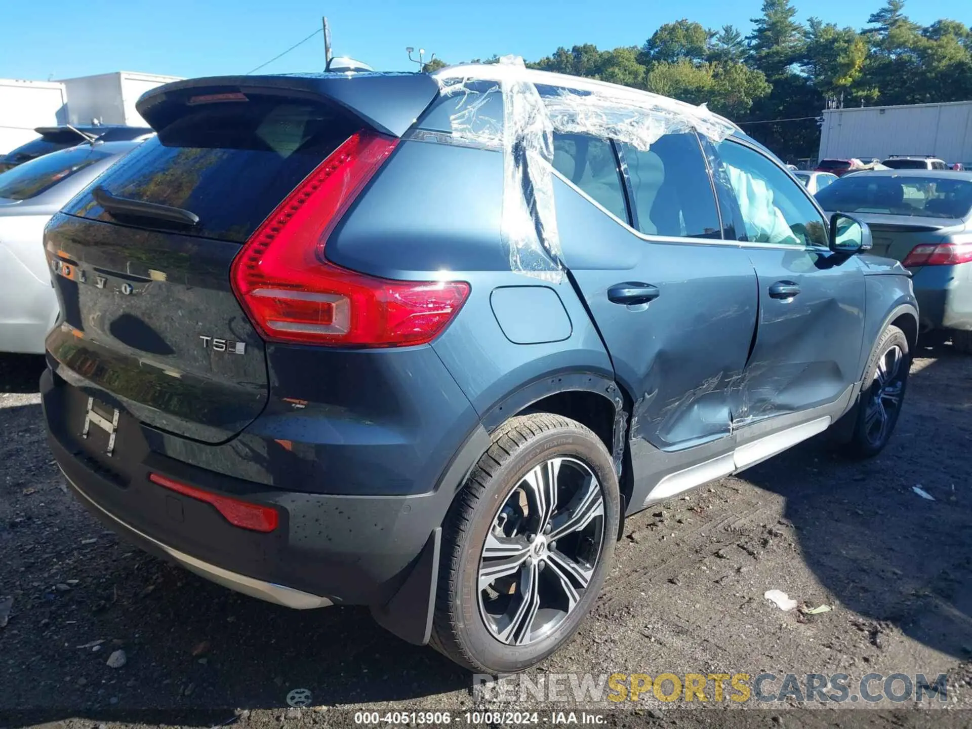4 Photograph of a damaged car YV4162UL1M2576108 VOLVO XC40 2021