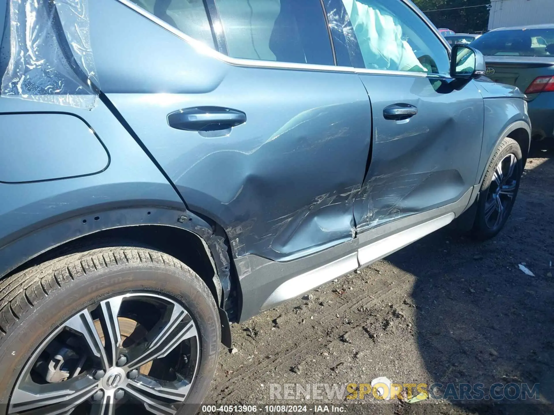 6 Photograph of a damaged car YV4162UL1M2576108 VOLVO XC40 2021