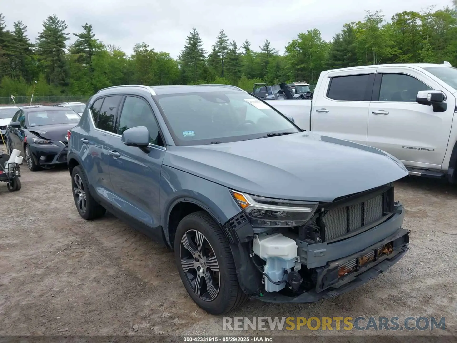 1 Photograph of a damaged car YV4162UL2M2432602 VOLVO XC40 2021