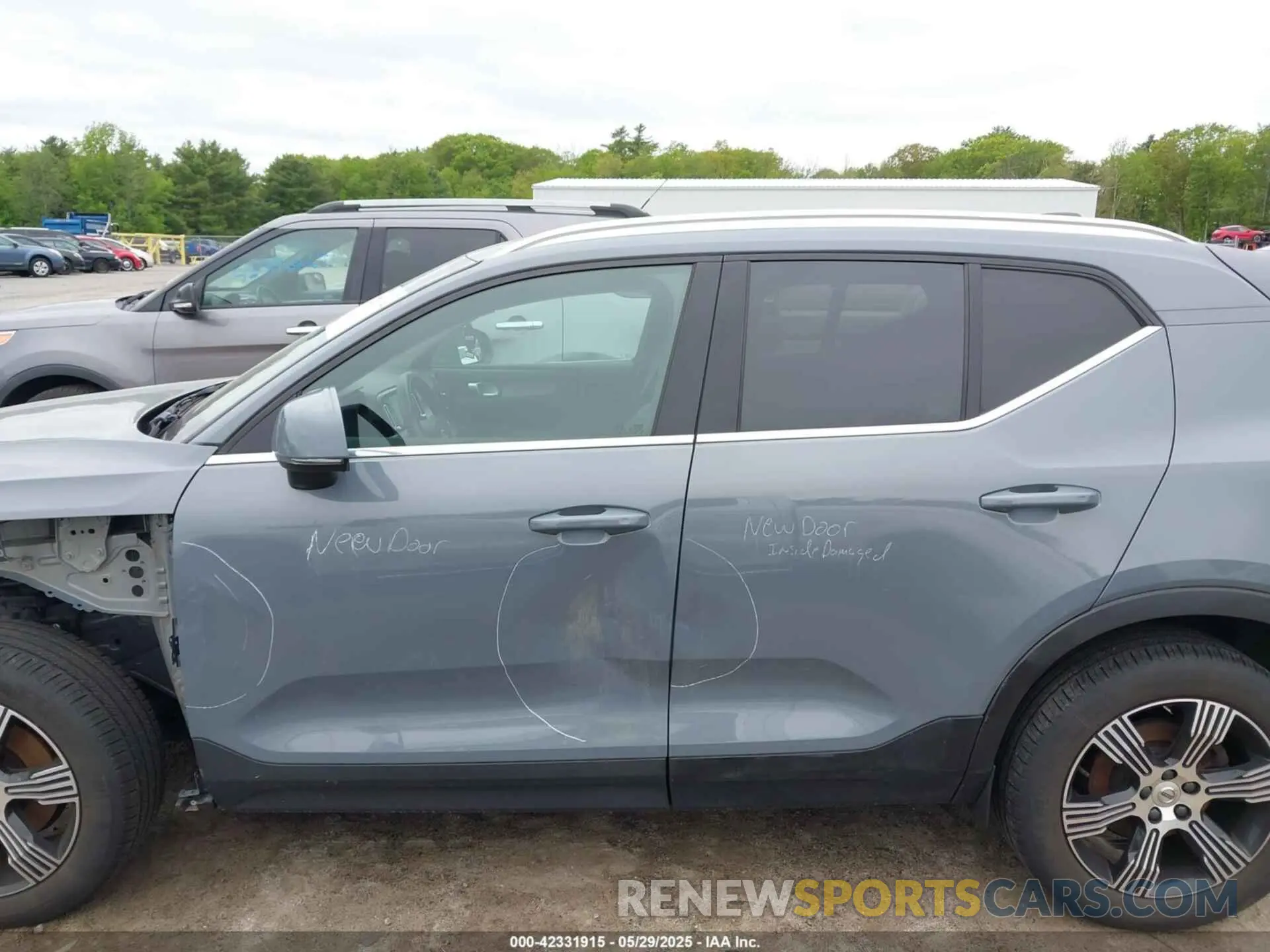 15 Photograph of a damaged car YV4162UL2M2432602 VOLVO XC40 2021