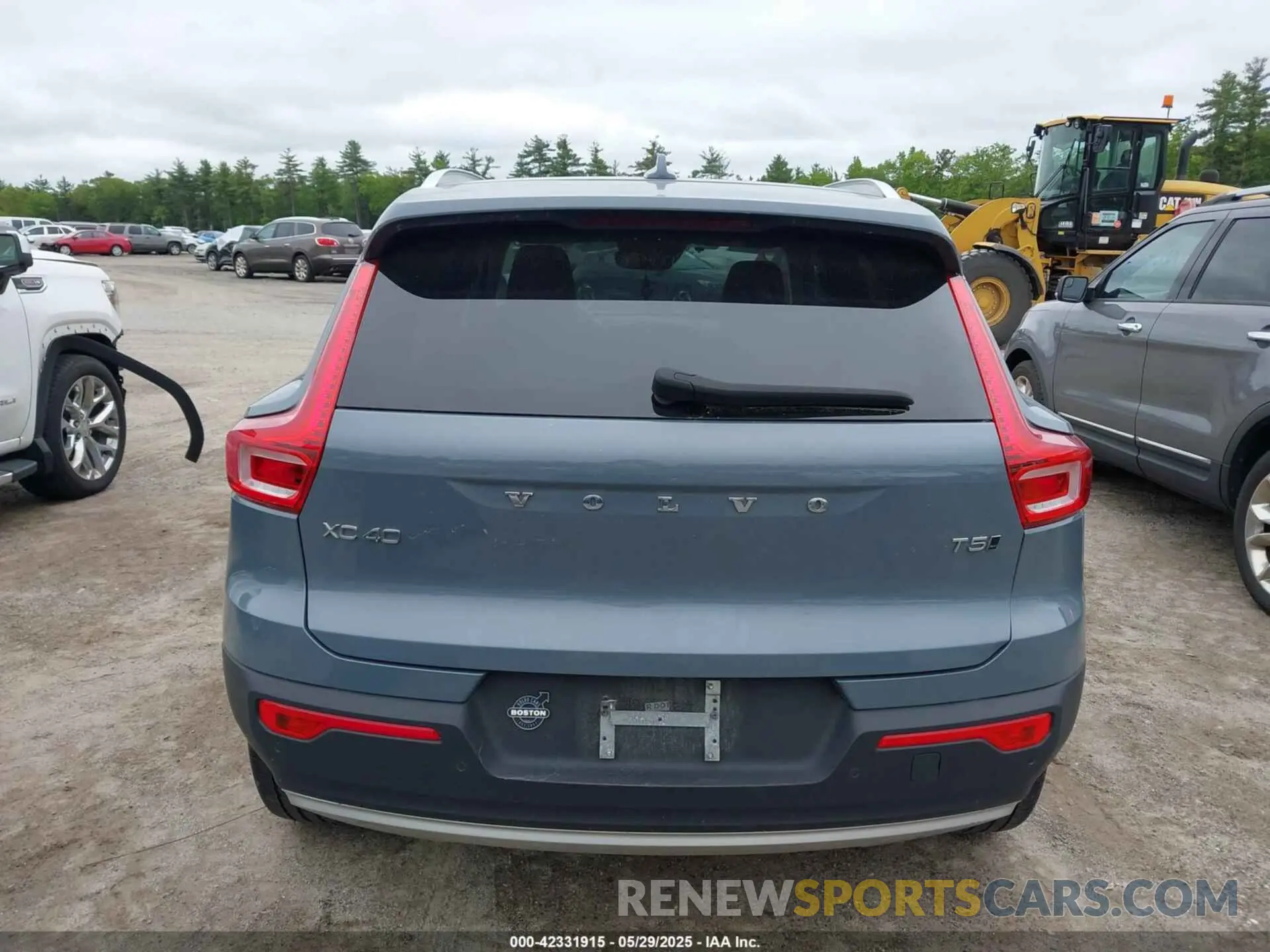 17 Photograph of a damaged car YV4162UL2M2432602 VOLVO XC40 2021
