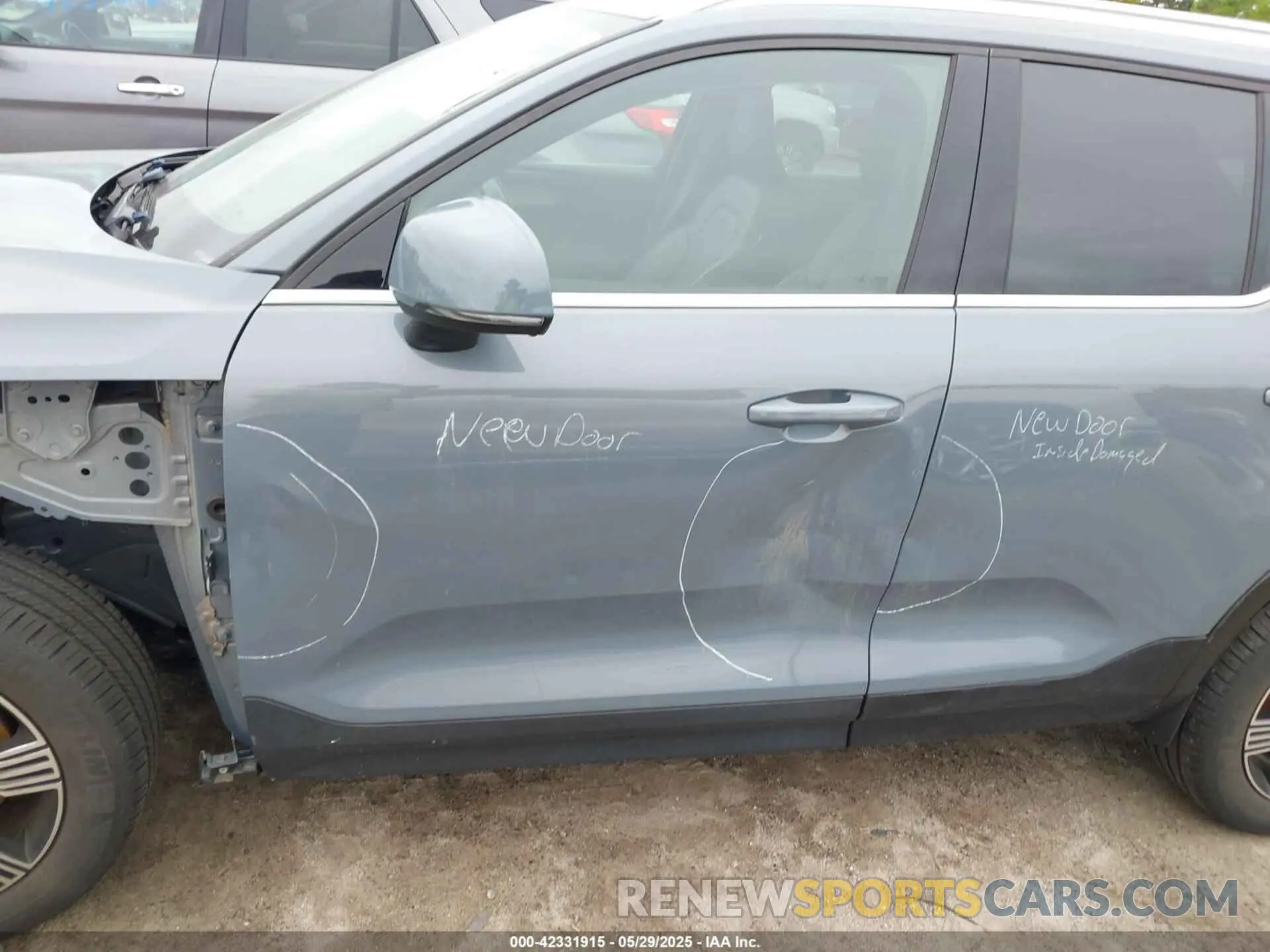 18 Photograph of a damaged car YV4162UL2M2432602 VOLVO XC40 2021