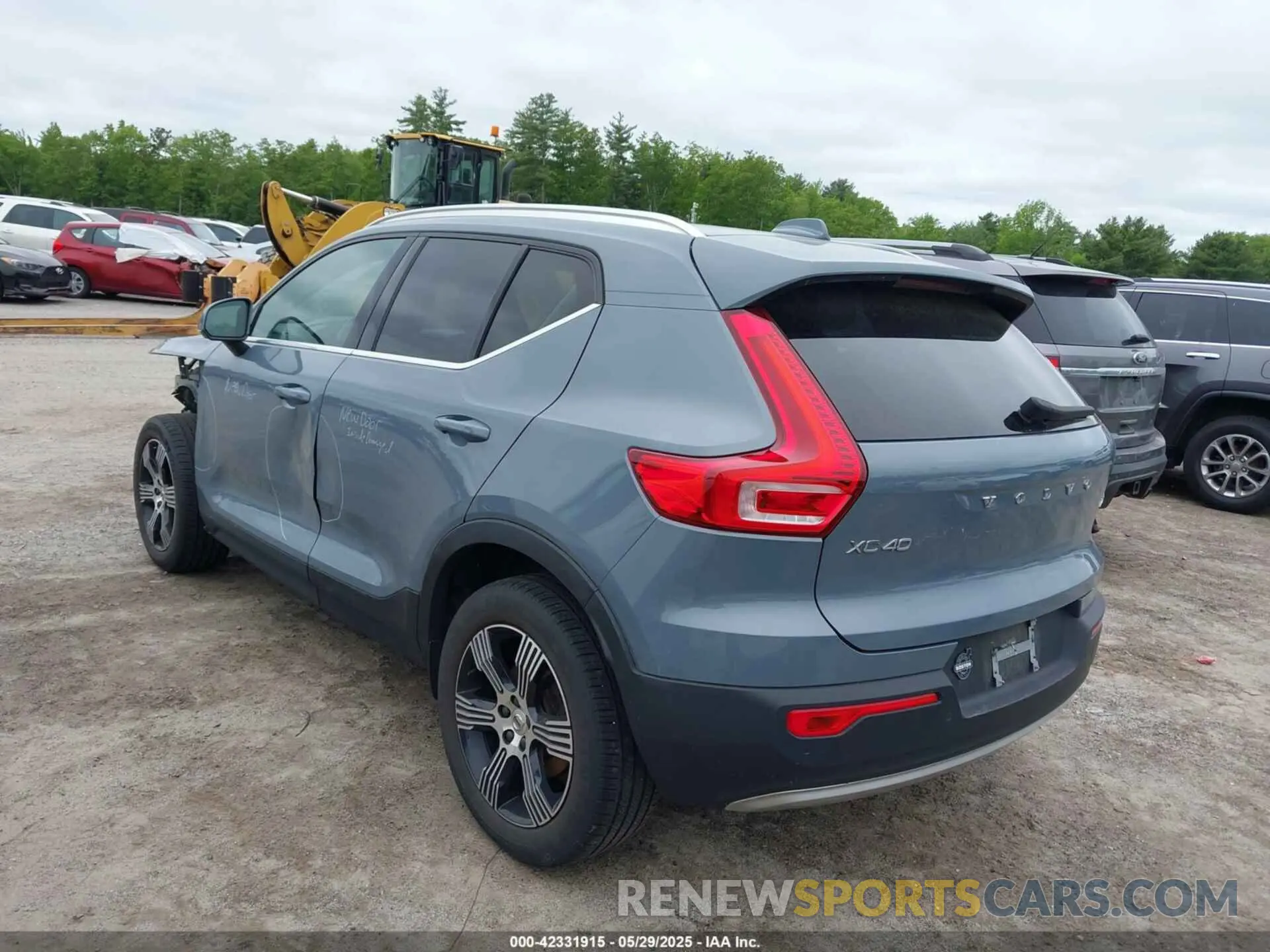 3 Photograph of a damaged car YV4162UL2M2432602 VOLVO XC40 2021