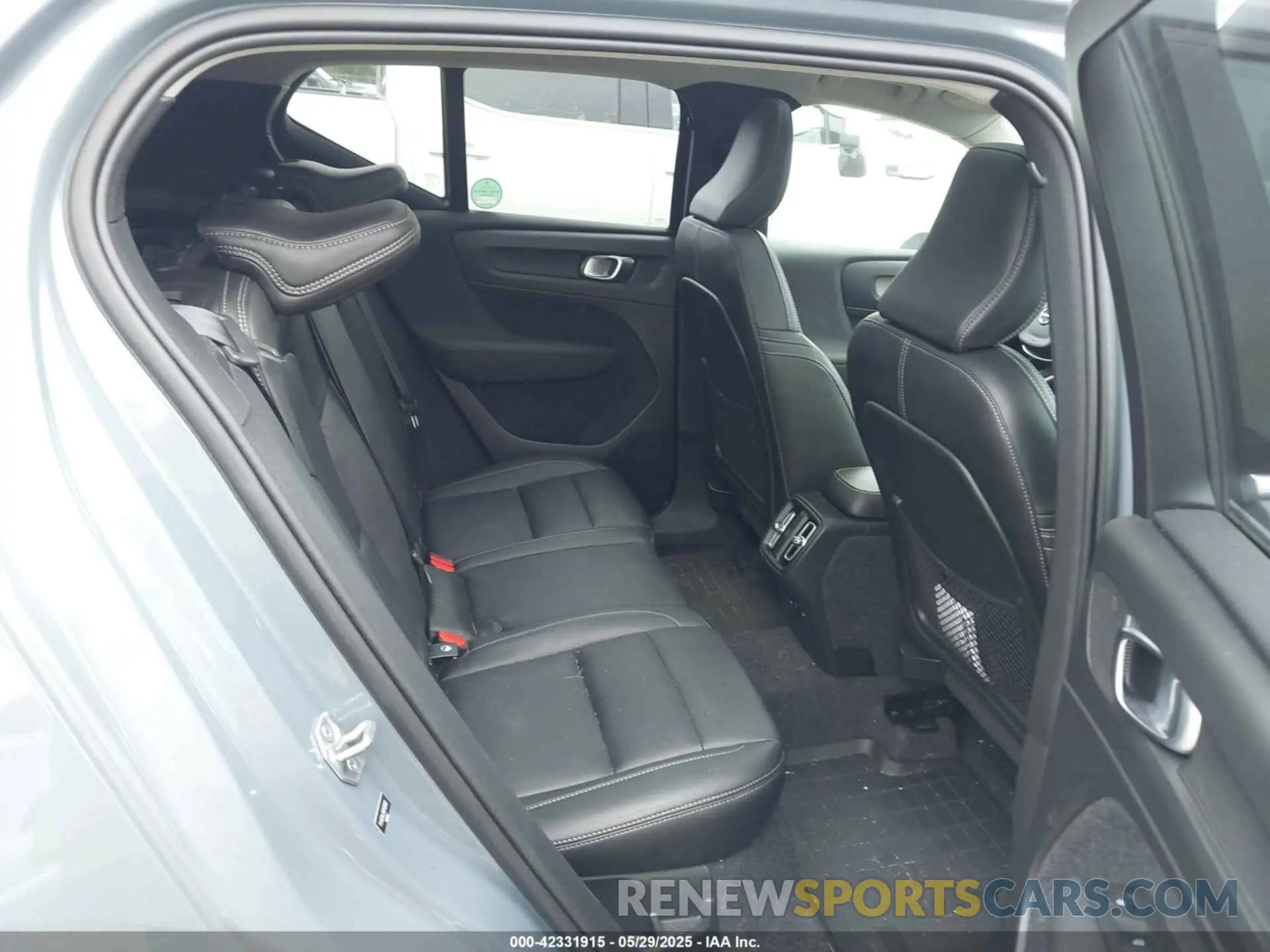 8 Photograph of a damaged car YV4162UL2M2432602 VOLVO XC40 2021