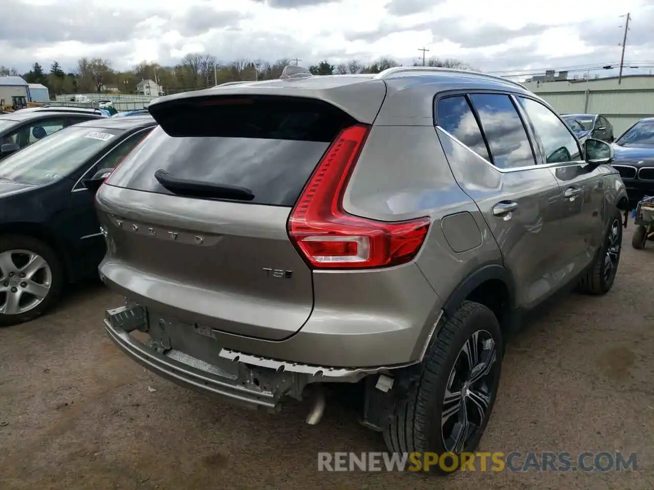 4 Photograph of a damaged car YV4162UL3M2486197 VOLVO XC40 2021