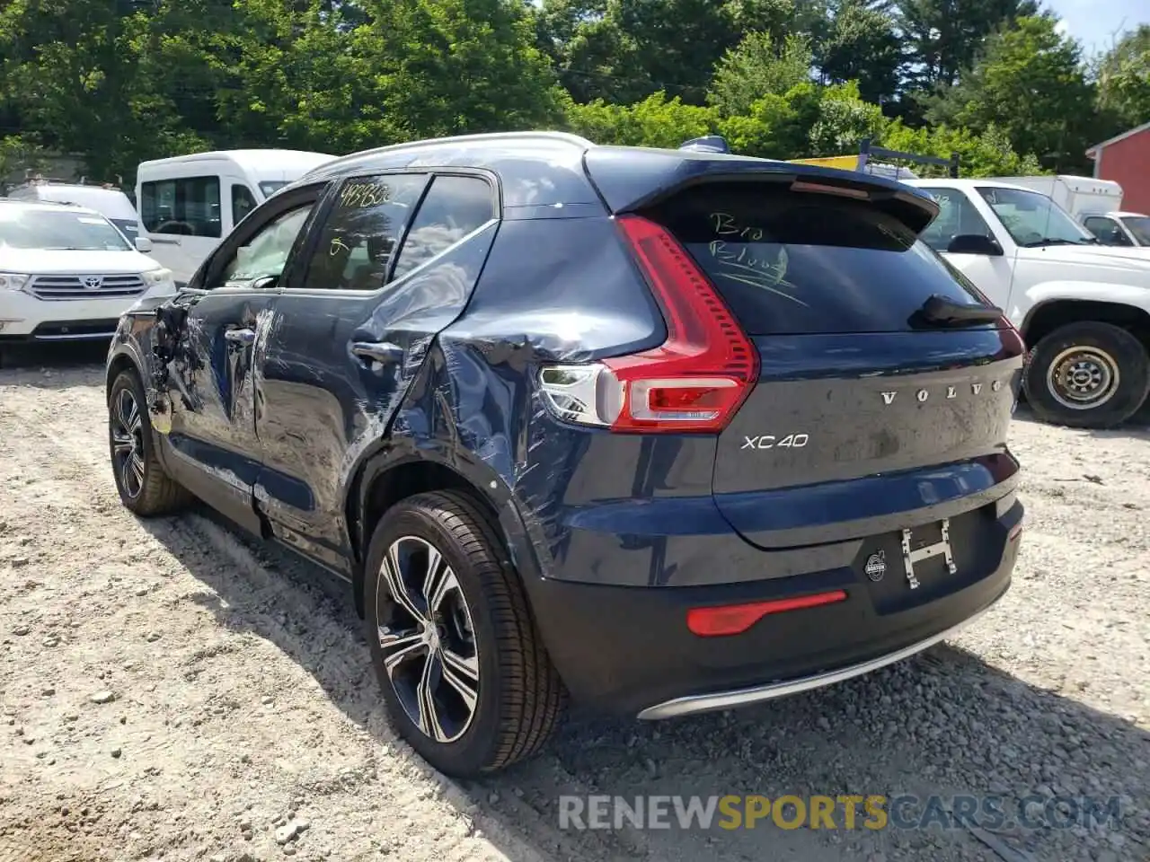 3 Photograph of a damaged car YV4162UL4M2447974 VOLVO XC40 2021