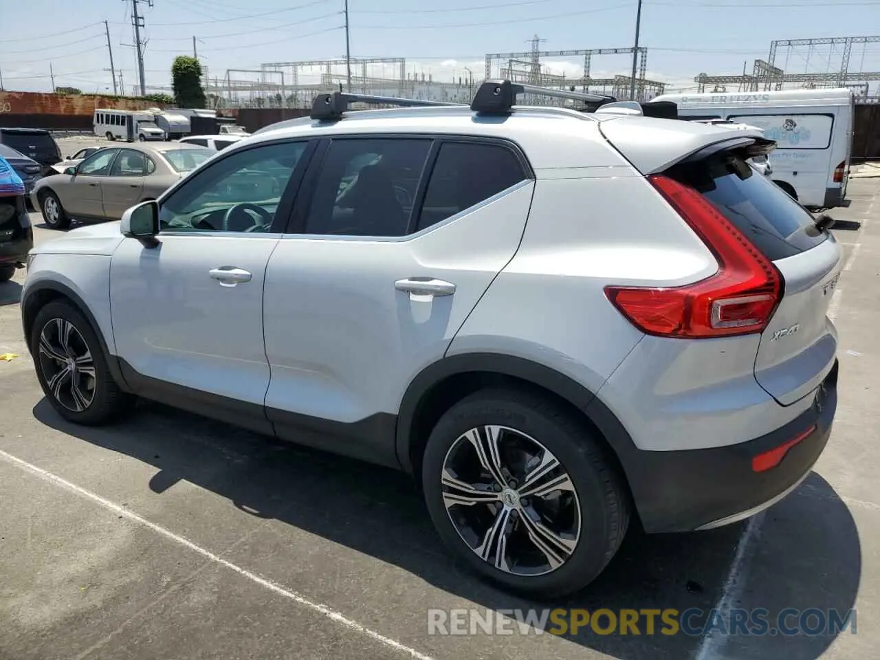 2 Photograph of a damaged car YV4162UL5M2564818 VOLVO XC40 2021