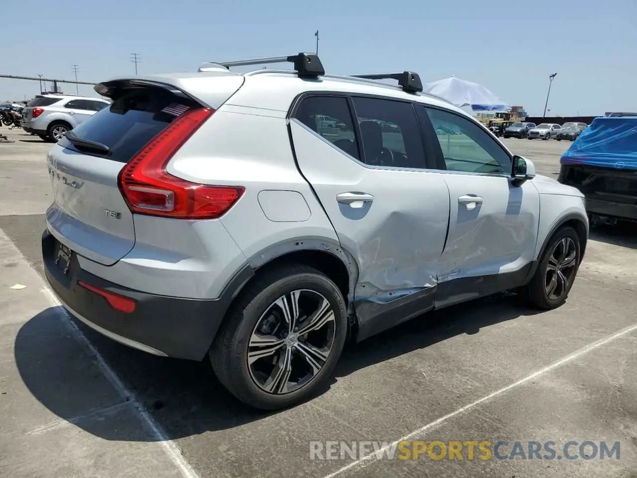 3 Photograph of a damaged car YV4162UL5M2564818 VOLVO XC40 2021