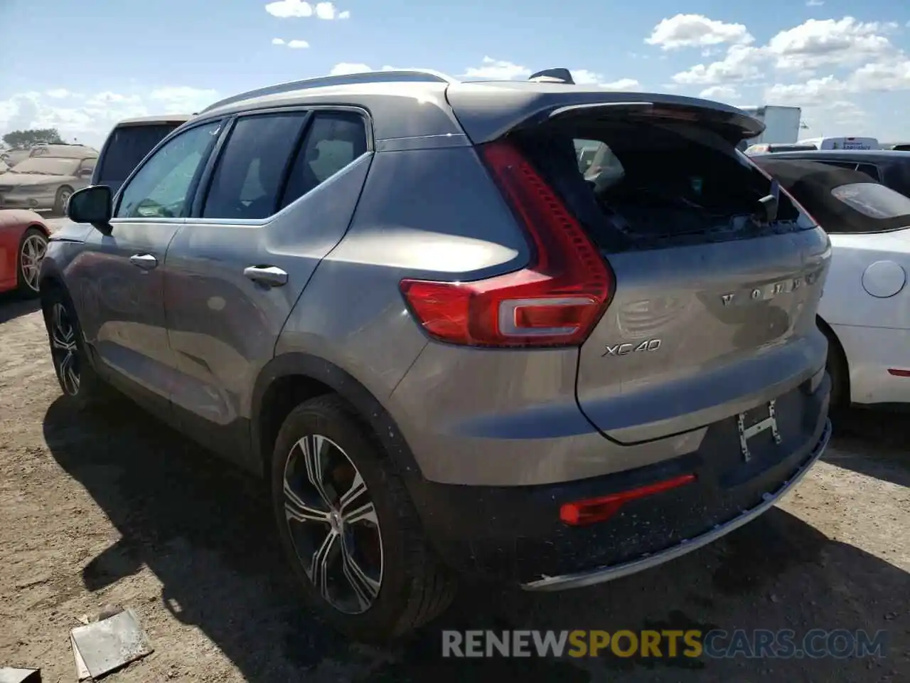 3 Photograph of a damaged car YV4162UL6M2432313 VOLVO XC40 2021