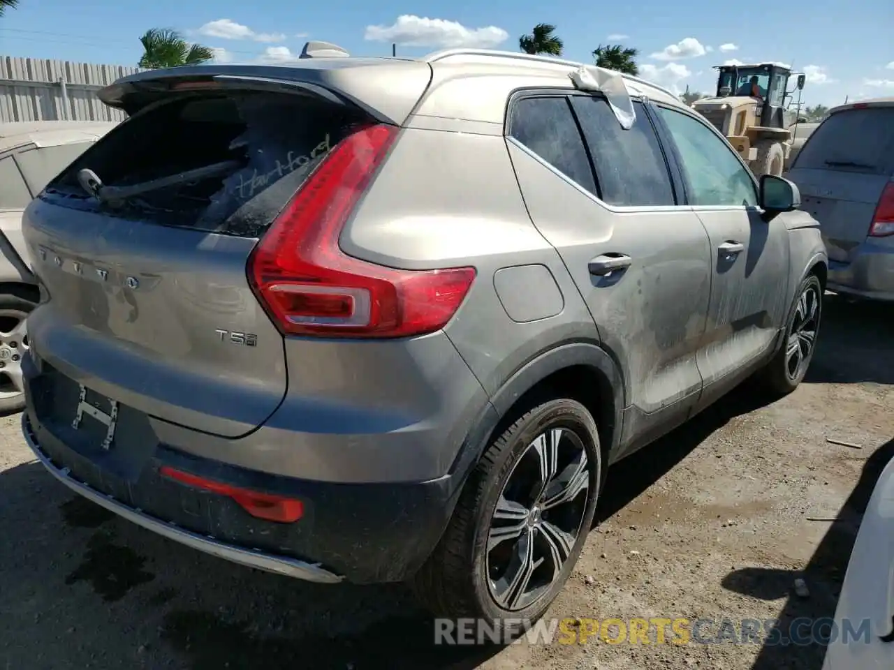 4 Photograph of a damaged car YV4162UL6M2432313 VOLVO XC40 2021