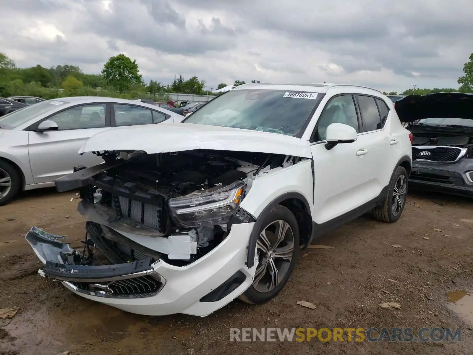 2 Photograph of a damaged car YV4162UL7M2471461 VOLVO XC40 2021