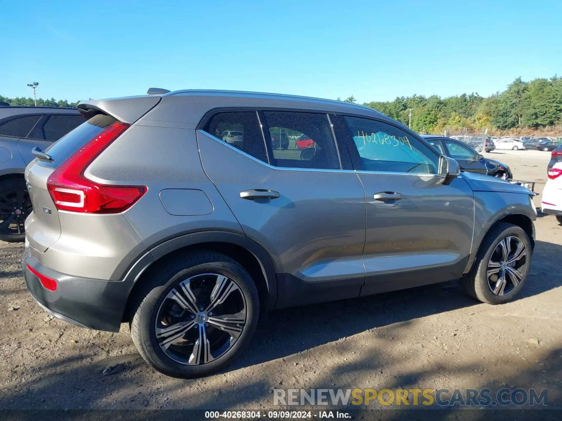 14 Photograph of a damaged car YV4162UL9M2543535 VOLVO XC40 2021