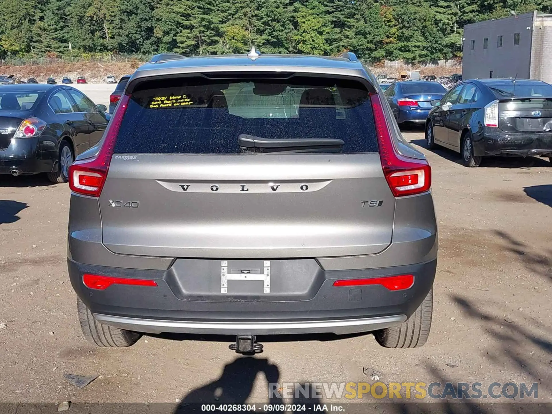 17 Photograph of a damaged car YV4162UL9M2543535 VOLVO XC40 2021