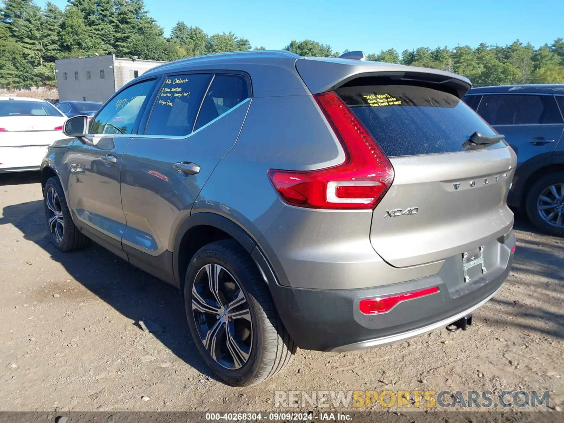3 Photograph of a damaged car YV4162UL9M2543535 VOLVO XC40 2021