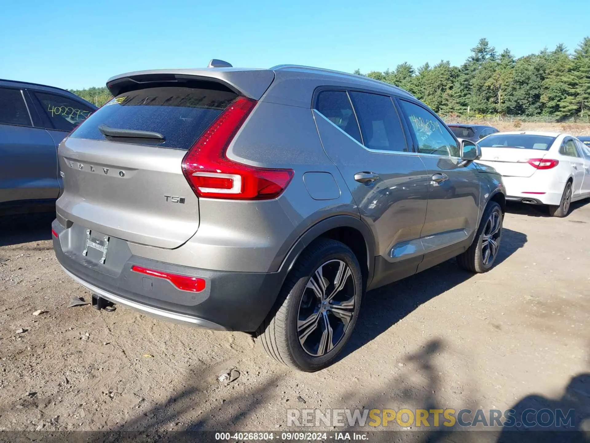 4 Photograph of a damaged car YV4162UL9M2543535 VOLVO XC40 2021