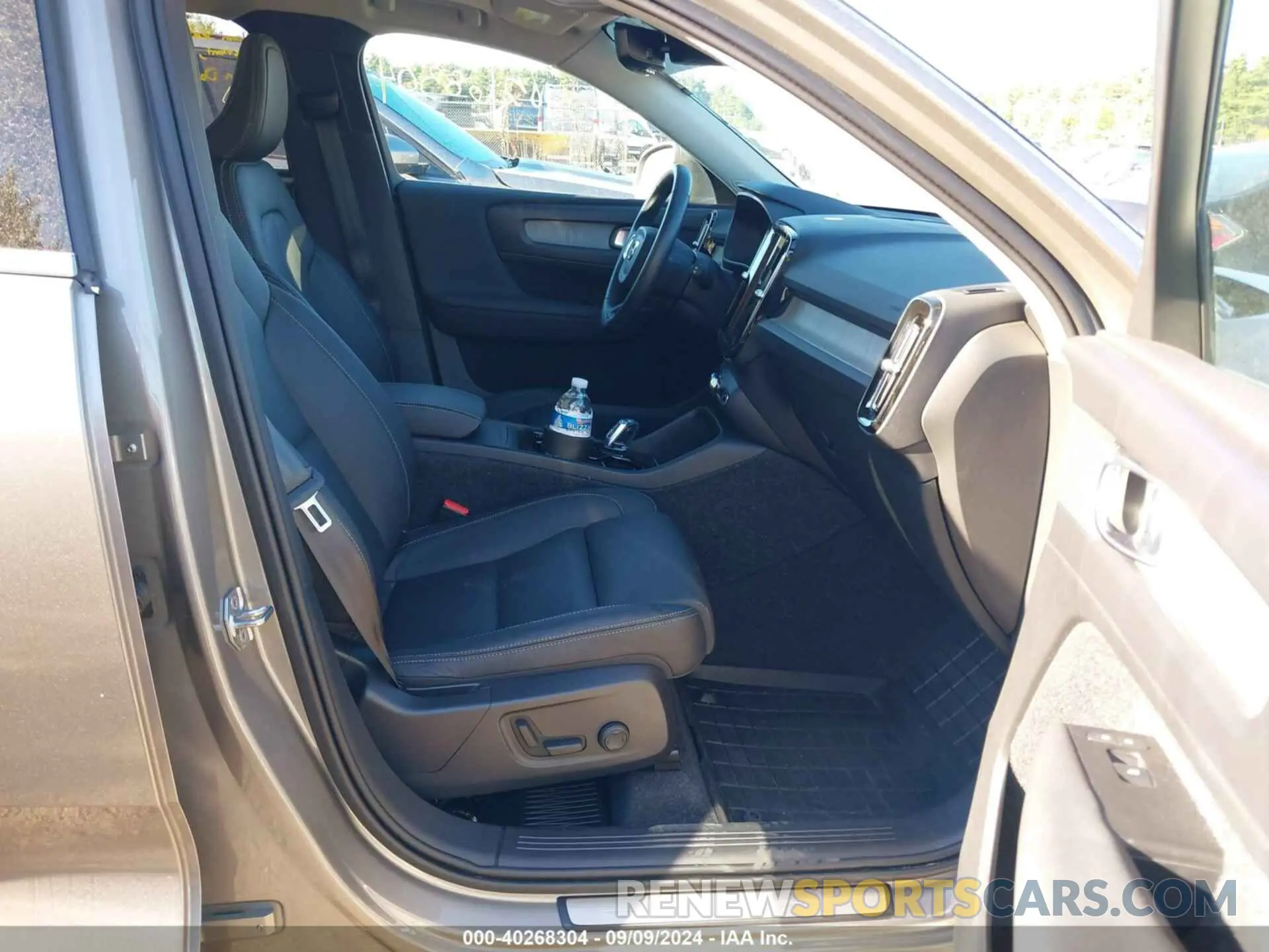 5 Photograph of a damaged car YV4162UL9M2543535 VOLVO XC40 2021