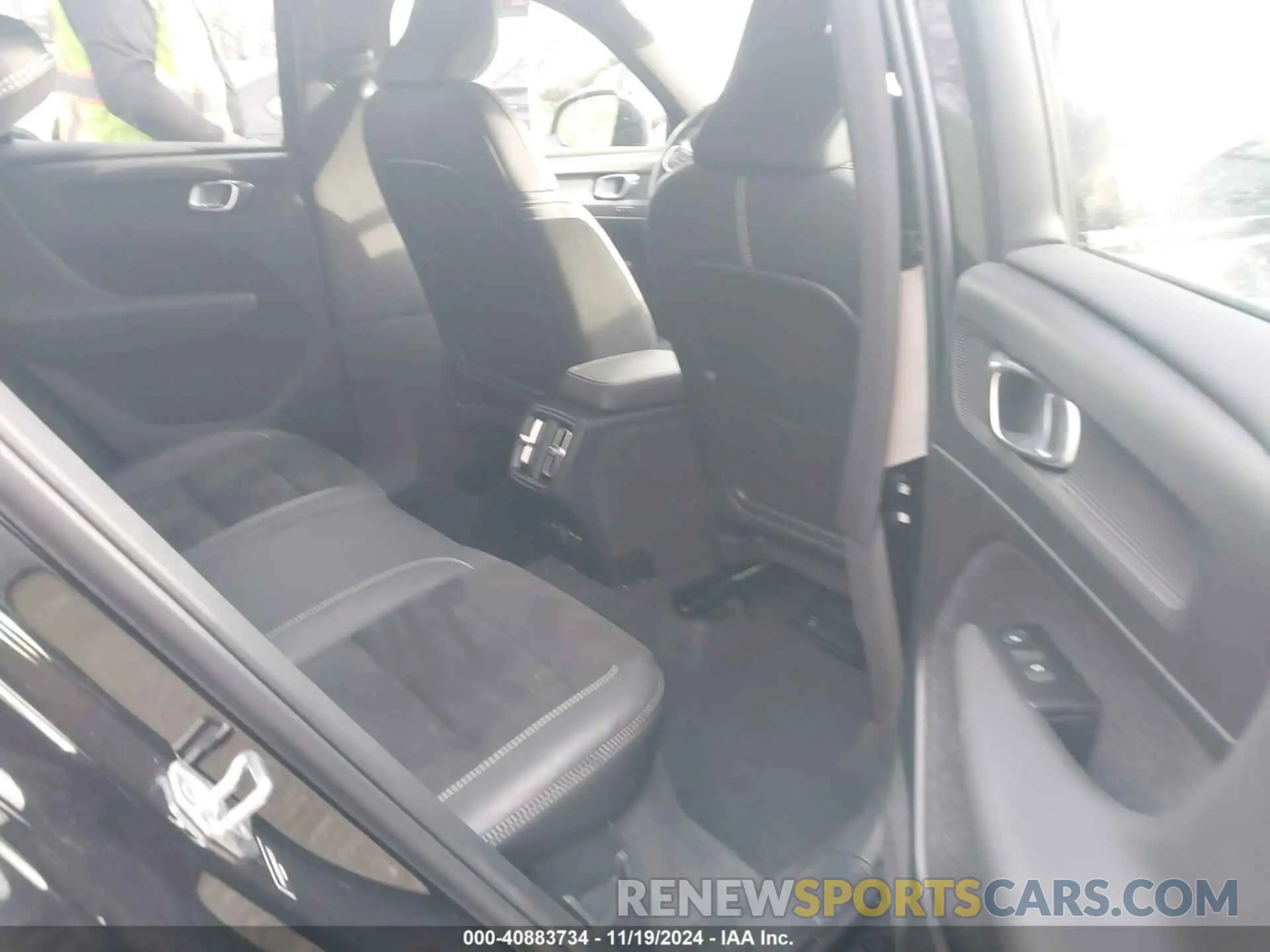 8 Photograph of a damaged car YV4162UM0M2615201 VOLVO XC40 2021