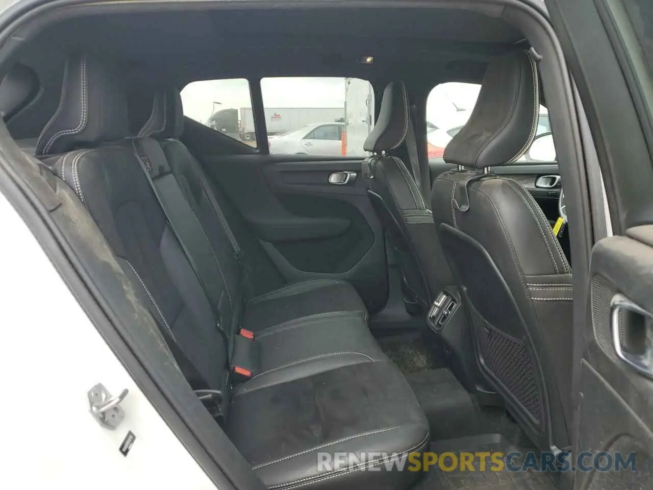 11 Photograph of a damaged car YV4162UM1M2422135 VOLVO XC40 2021